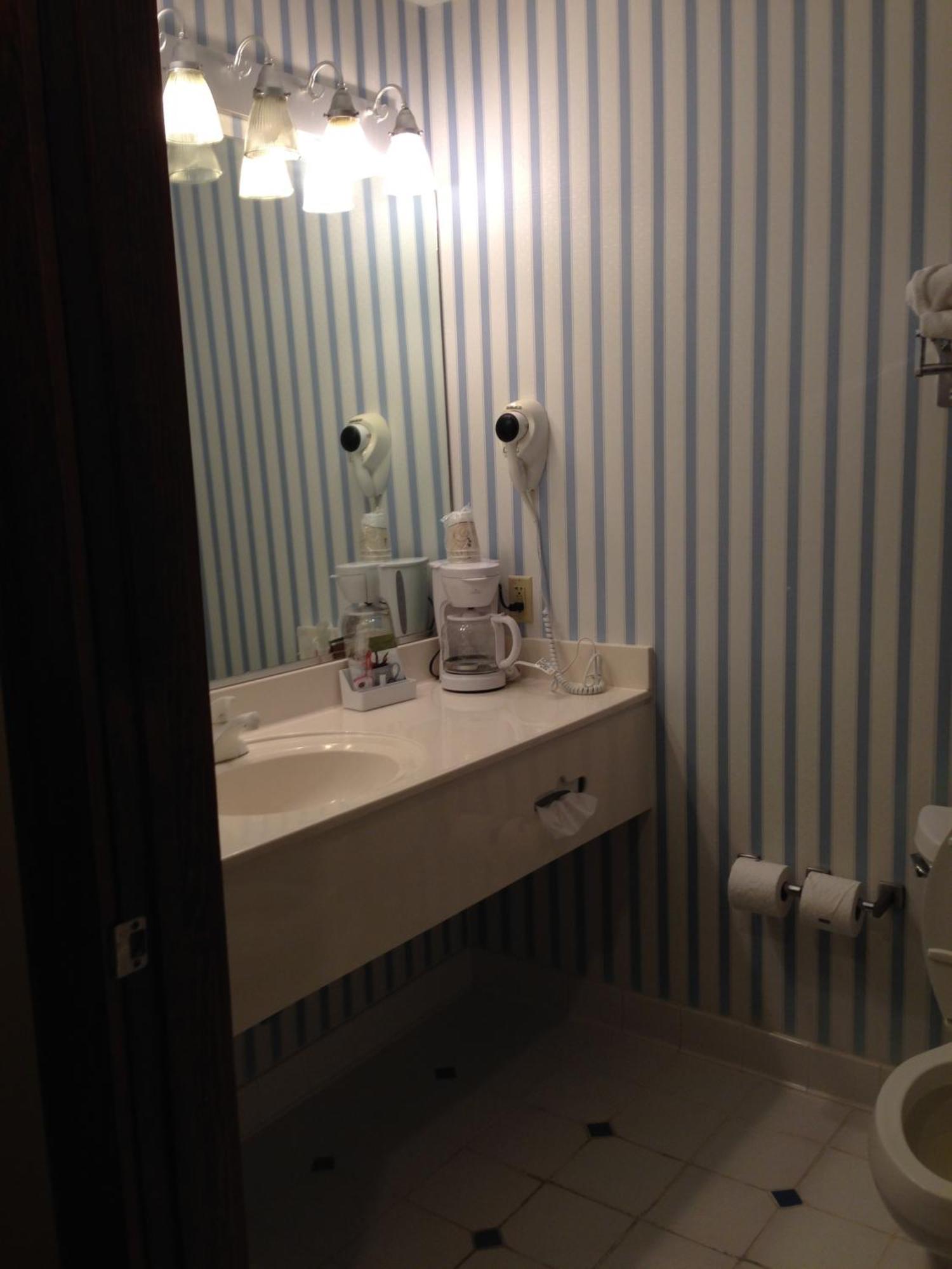 Greenville Inn & Suites エクステリア 写真