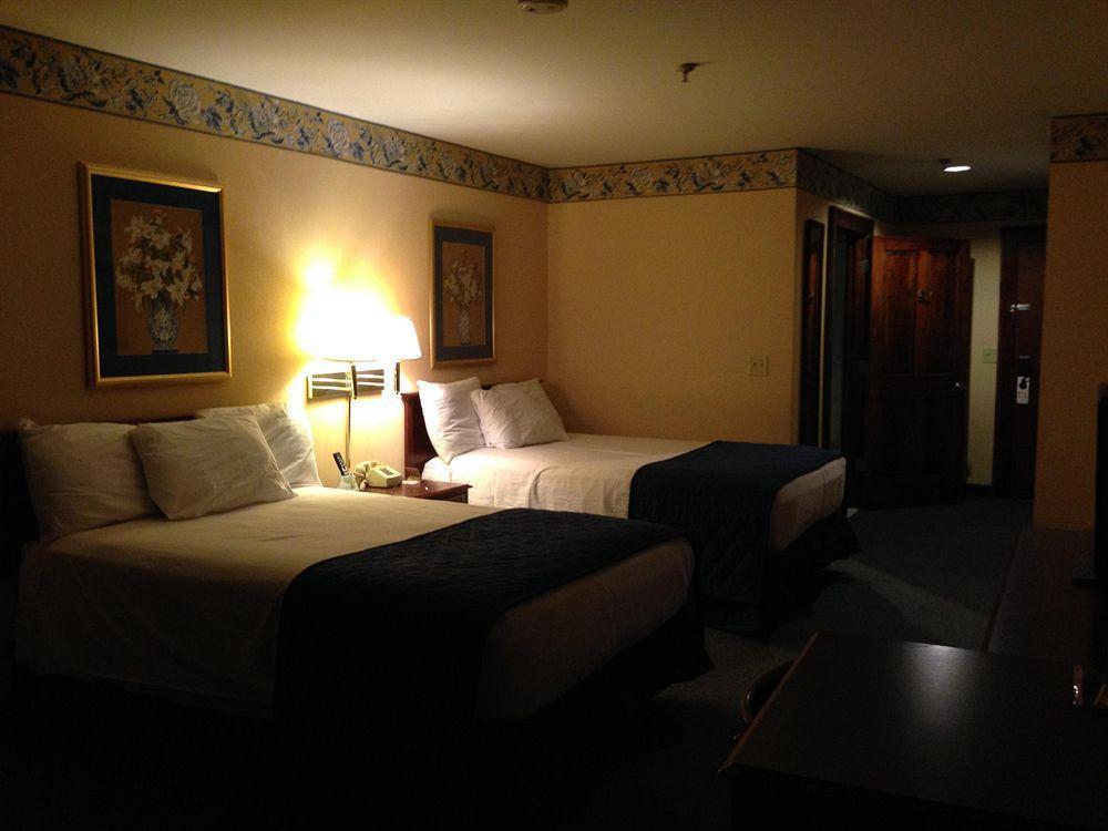Greenville Inn & Suites エクステリア 写真