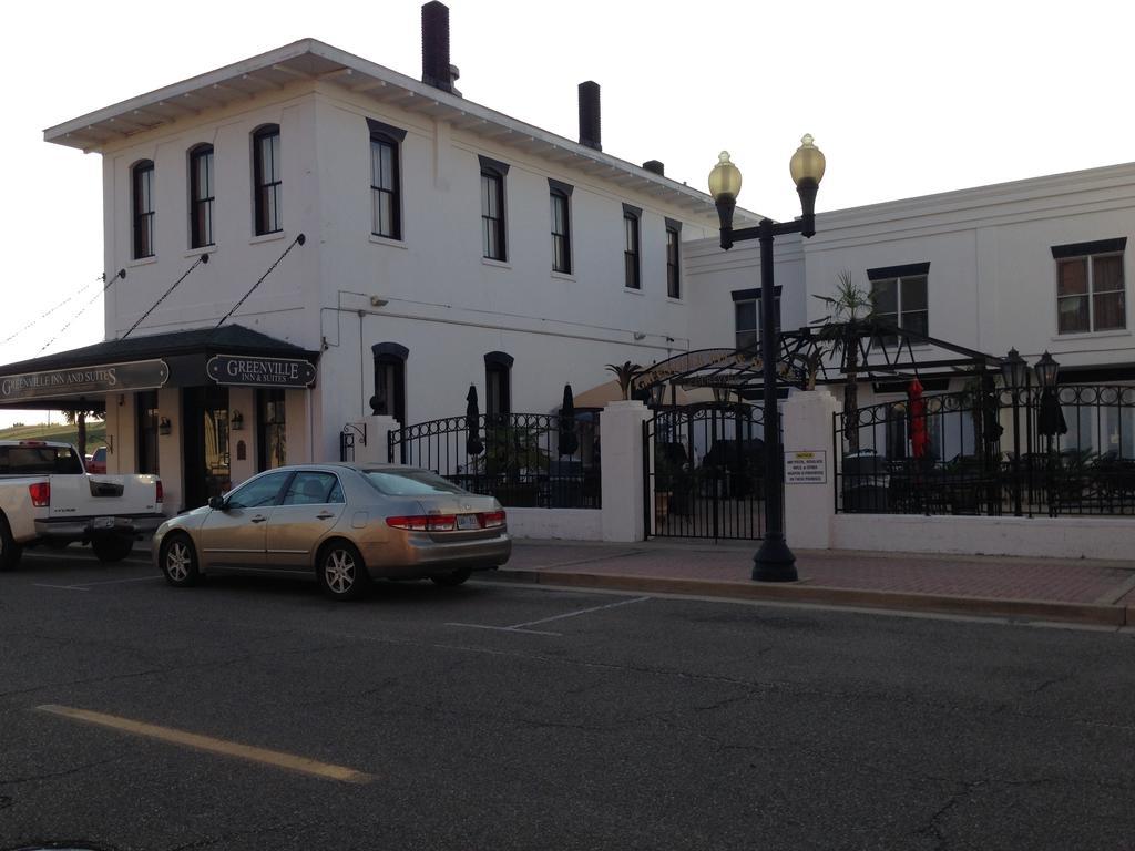 Greenville Inn & Suites エクステリア 写真