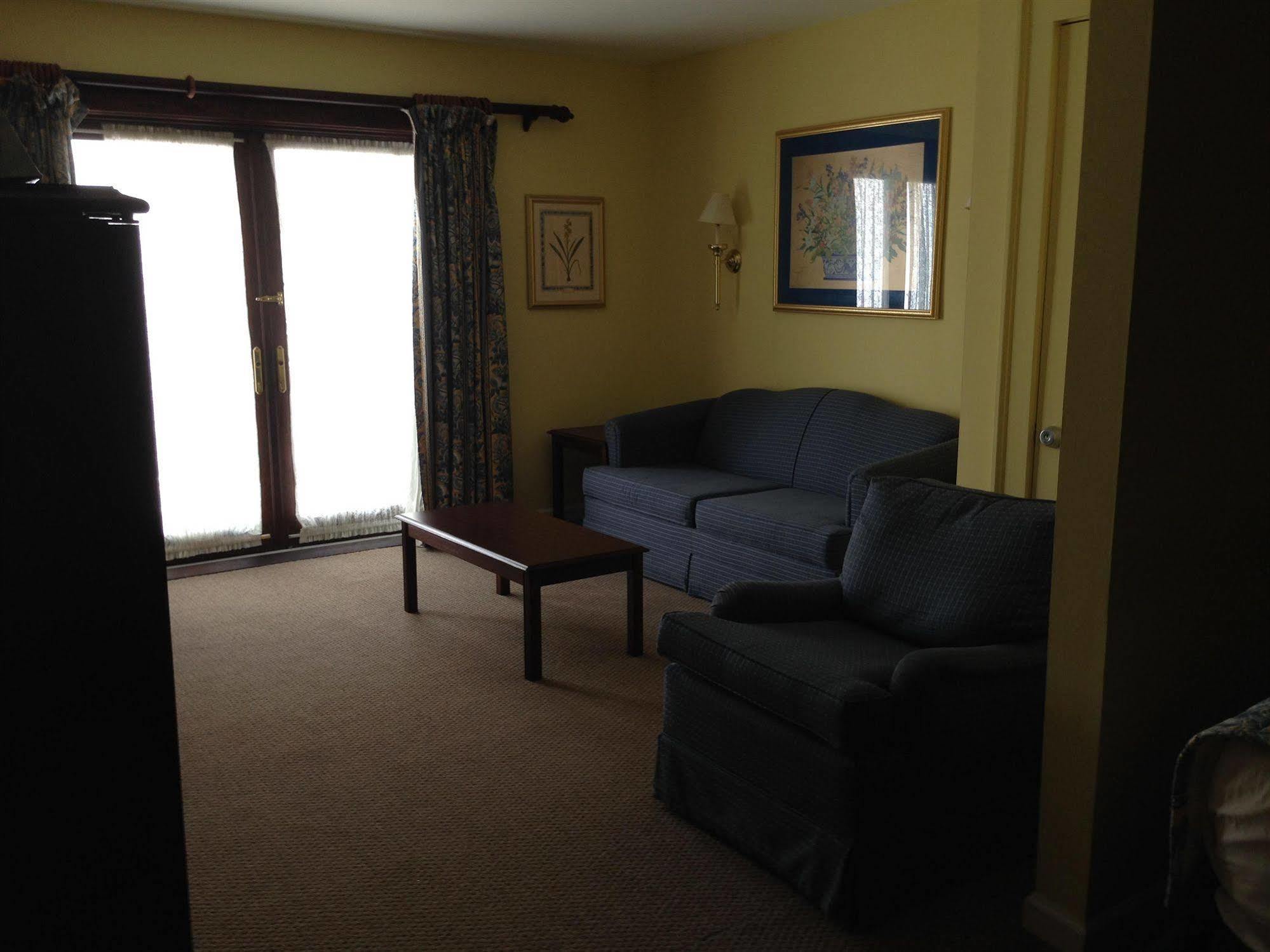 Greenville Inn & Suites エクステリア 写真