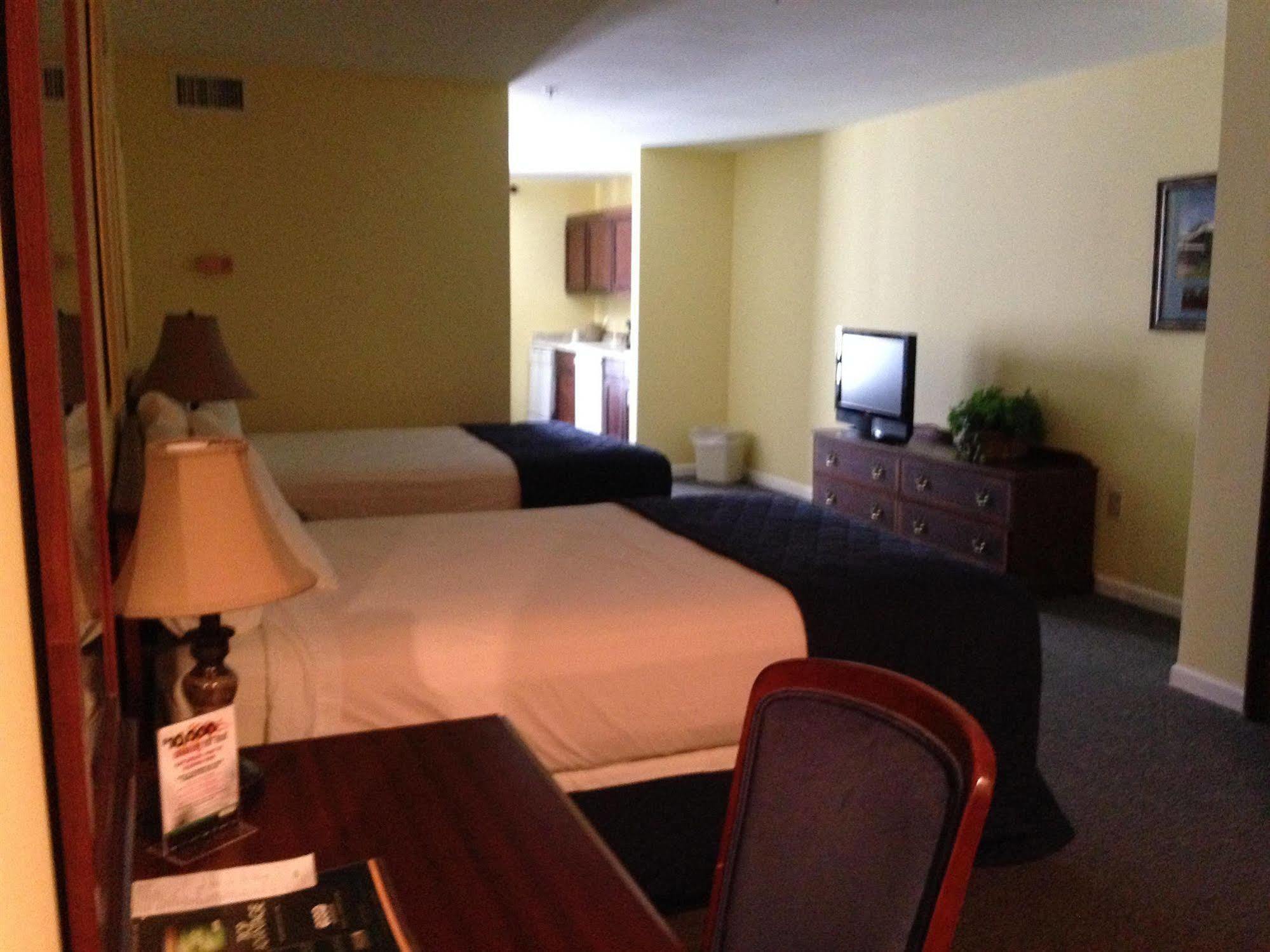 Greenville Inn & Suites エクステリア 写真