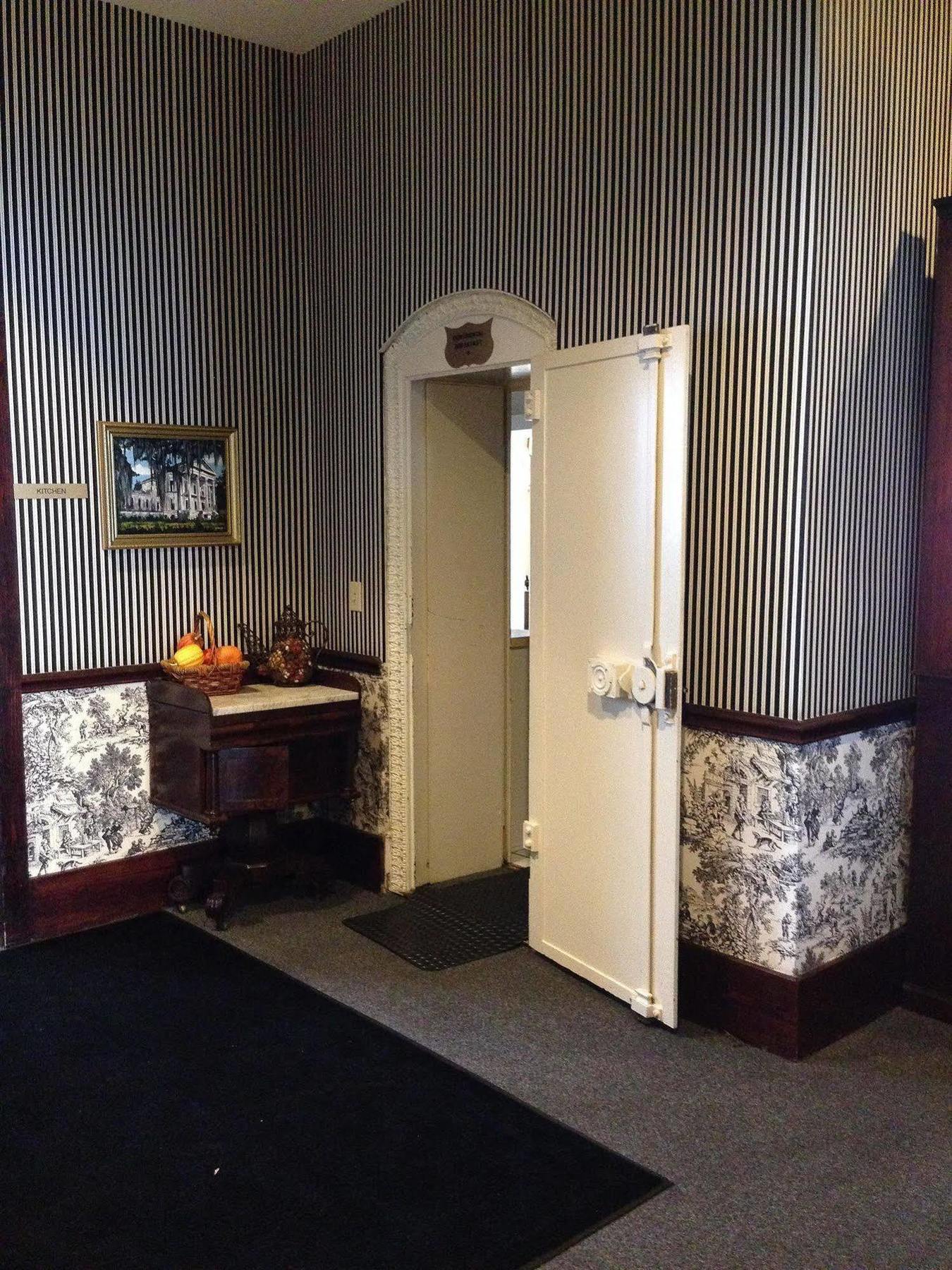 Greenville Inn & Suites エクステリア 写真